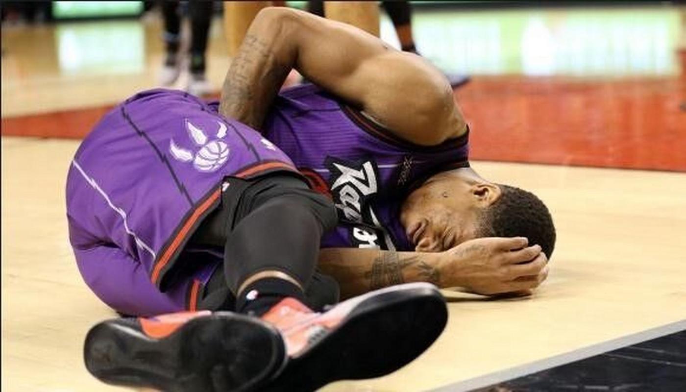 篮球明星受伤离场,球队遭遇关键时刻困境的简单介绍 篮球明星受伤离场,球队遭遇关键时刻困境的简单介绍