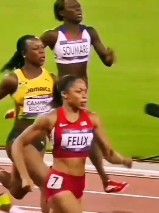 包含牙买加田径运动员再添一金的词条