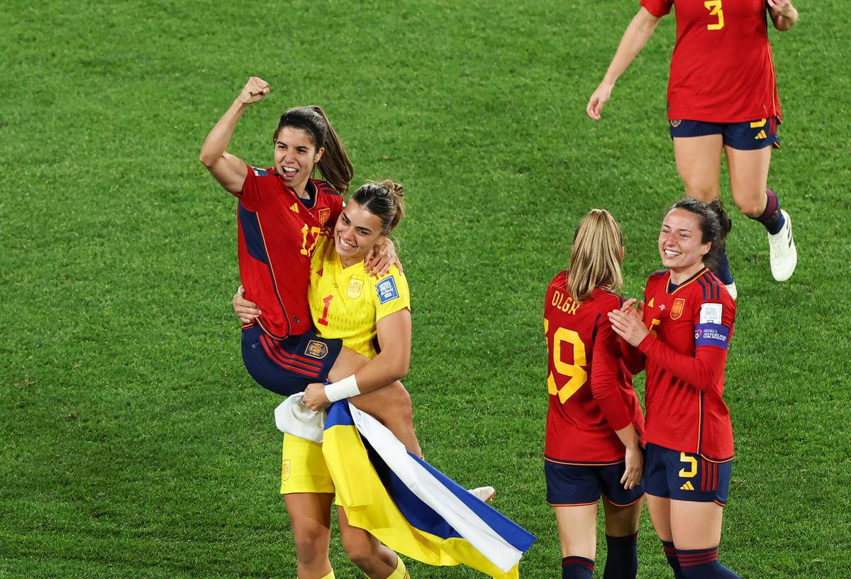 开云体育中国官网-战绩斐然的女足比赛赢得观众肯定