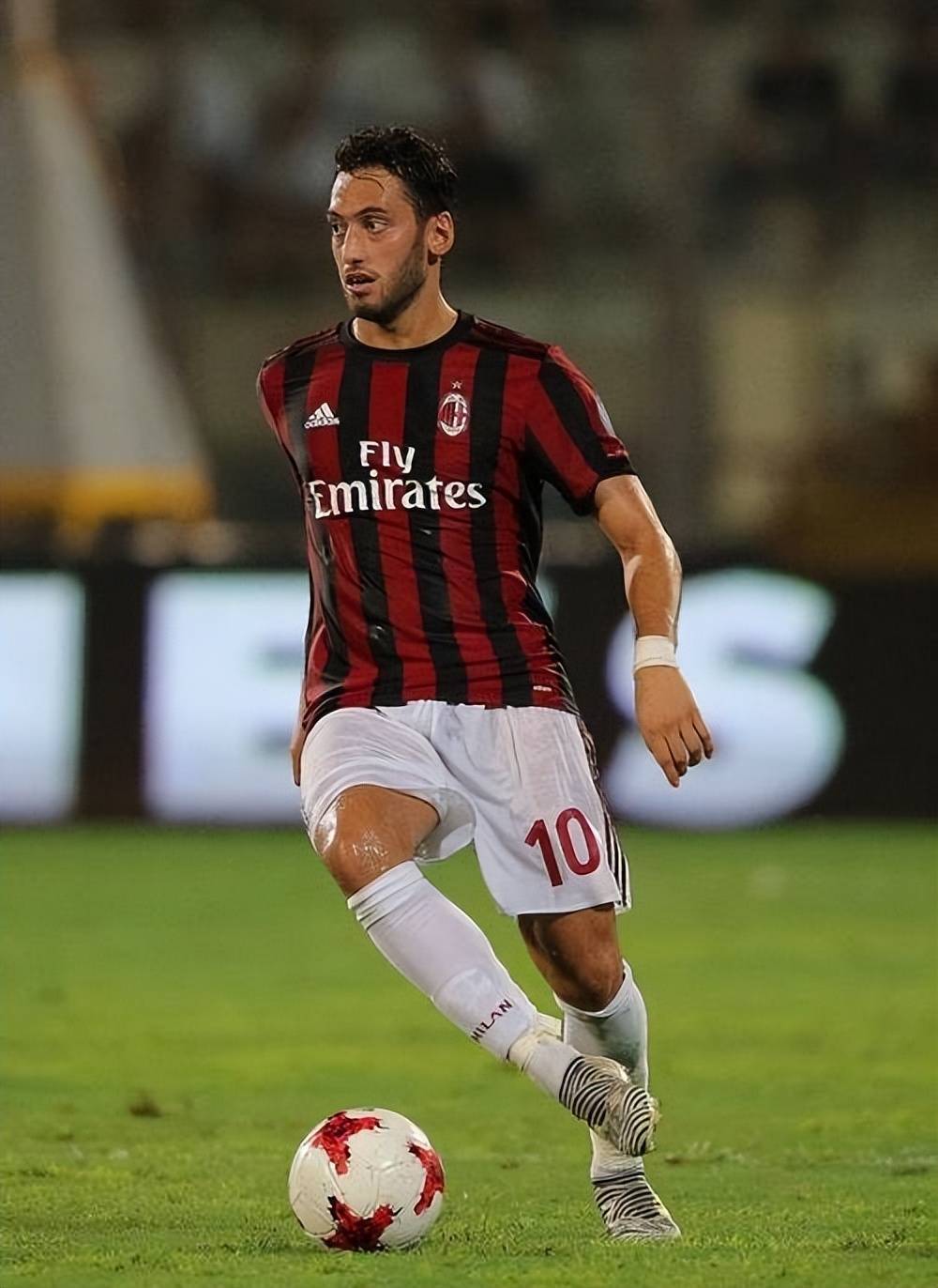 开云体育在线登录-意甲球队战胜劲旅，登上积分榜榜首