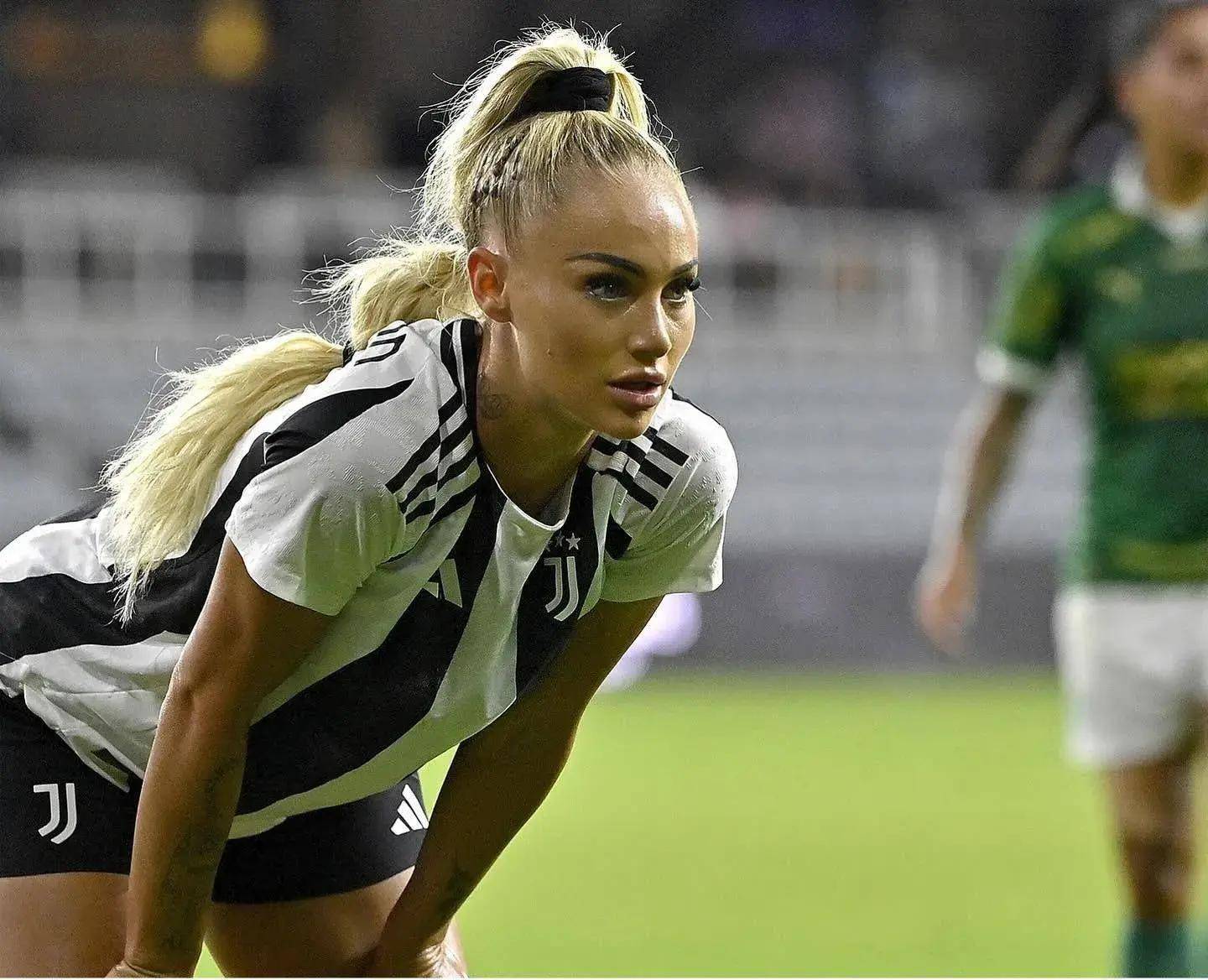 瑞典女足队员在友谊赛中表现出色