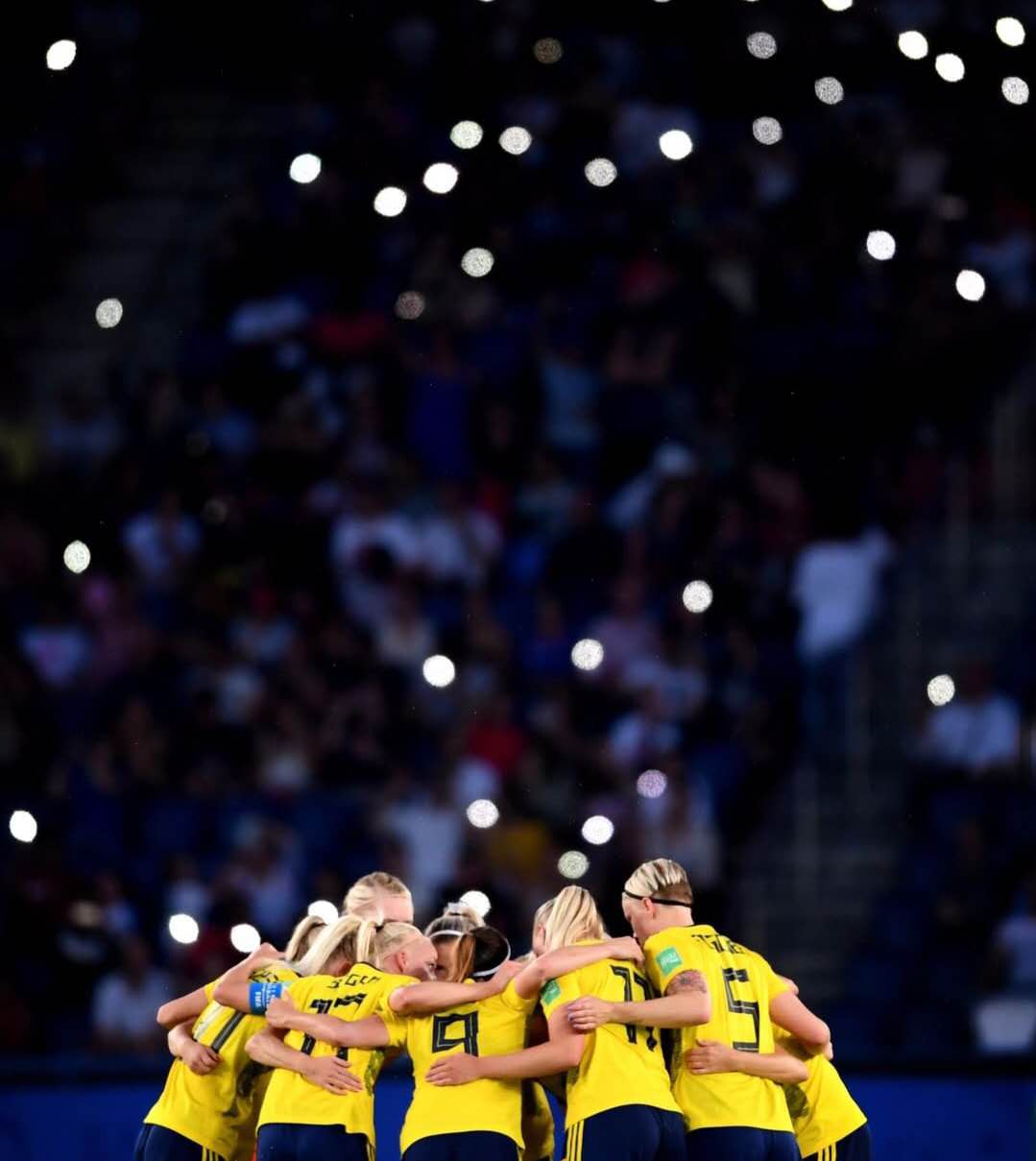 瑞典女足队员在友谊赛中表现出色