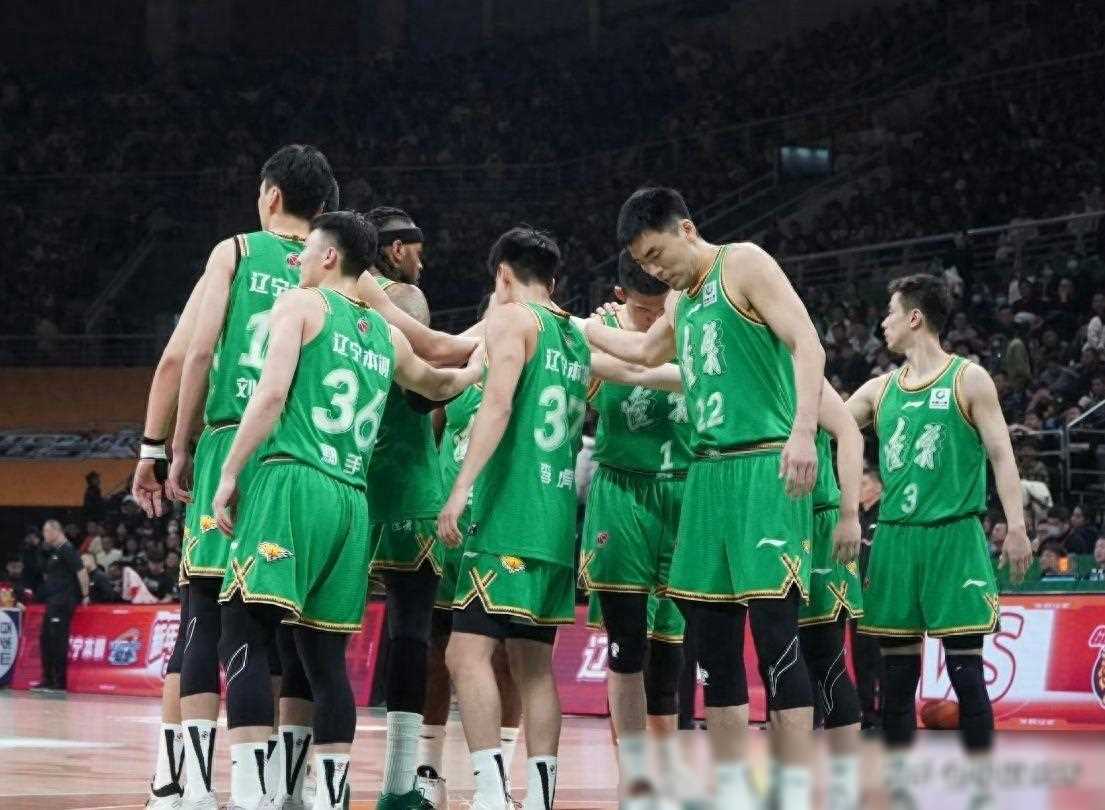 开云体育-包含铁卫出战坚守防线，球队一胜走进半决赛的词条