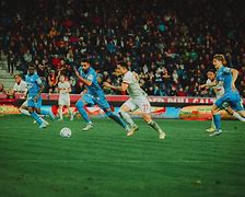 内茨罗主场告捷，逐渐追赶前列