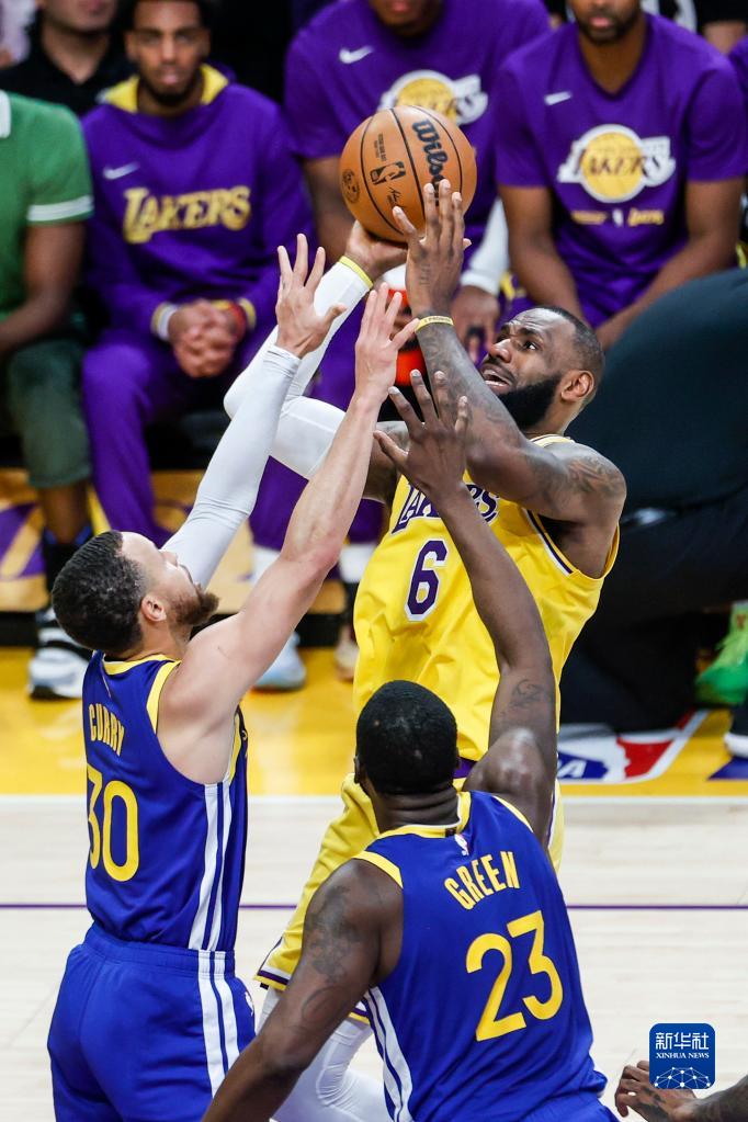 开云体育网页版入口-勇士盼望逆转湖人，斗志高昂备战战役