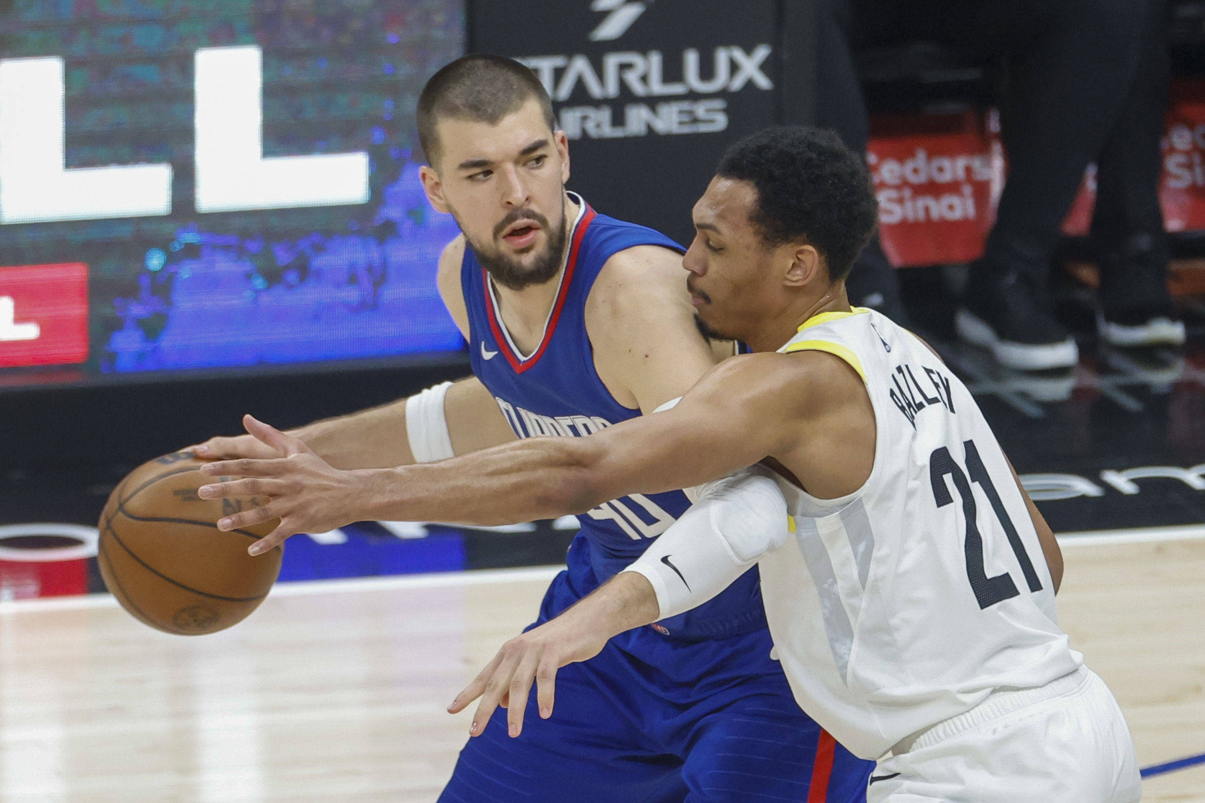 世界各国篮球比赛现场热闹非凡 世界各国篮球比赛现场热闹非凡