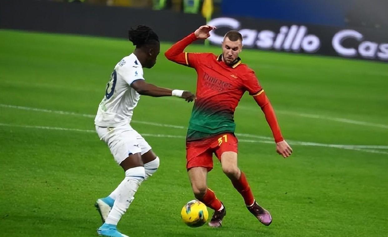 开云体育-米兰德比将至，红黑军团迎战争神军