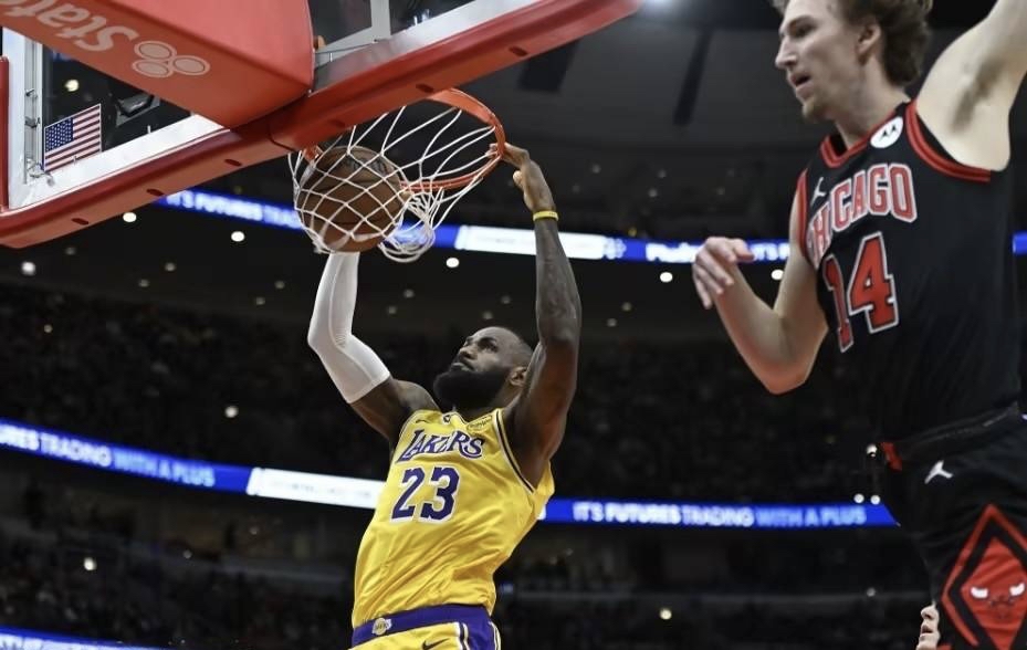 落后时刻球员挺身而出，扳回比分实现逆转