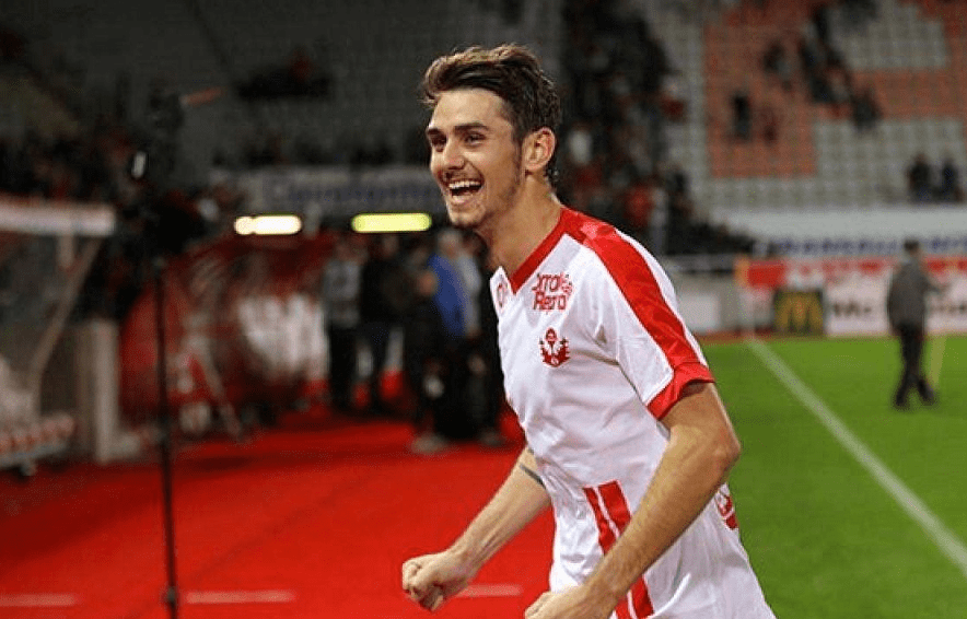 开云体育app-瓦朗谢纳主场逼平巴黎，保持在中游位置稳定表现的简单介绍