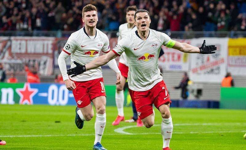 红牛队在友谊赛中获得胜利,全队士气高涨 红牛队在友谊赛中获得胜利,全队士气高涨