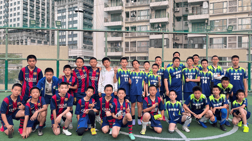 开云体育app-关于足球比赛精彩纷呈，球员们奋勇拼搏的信息