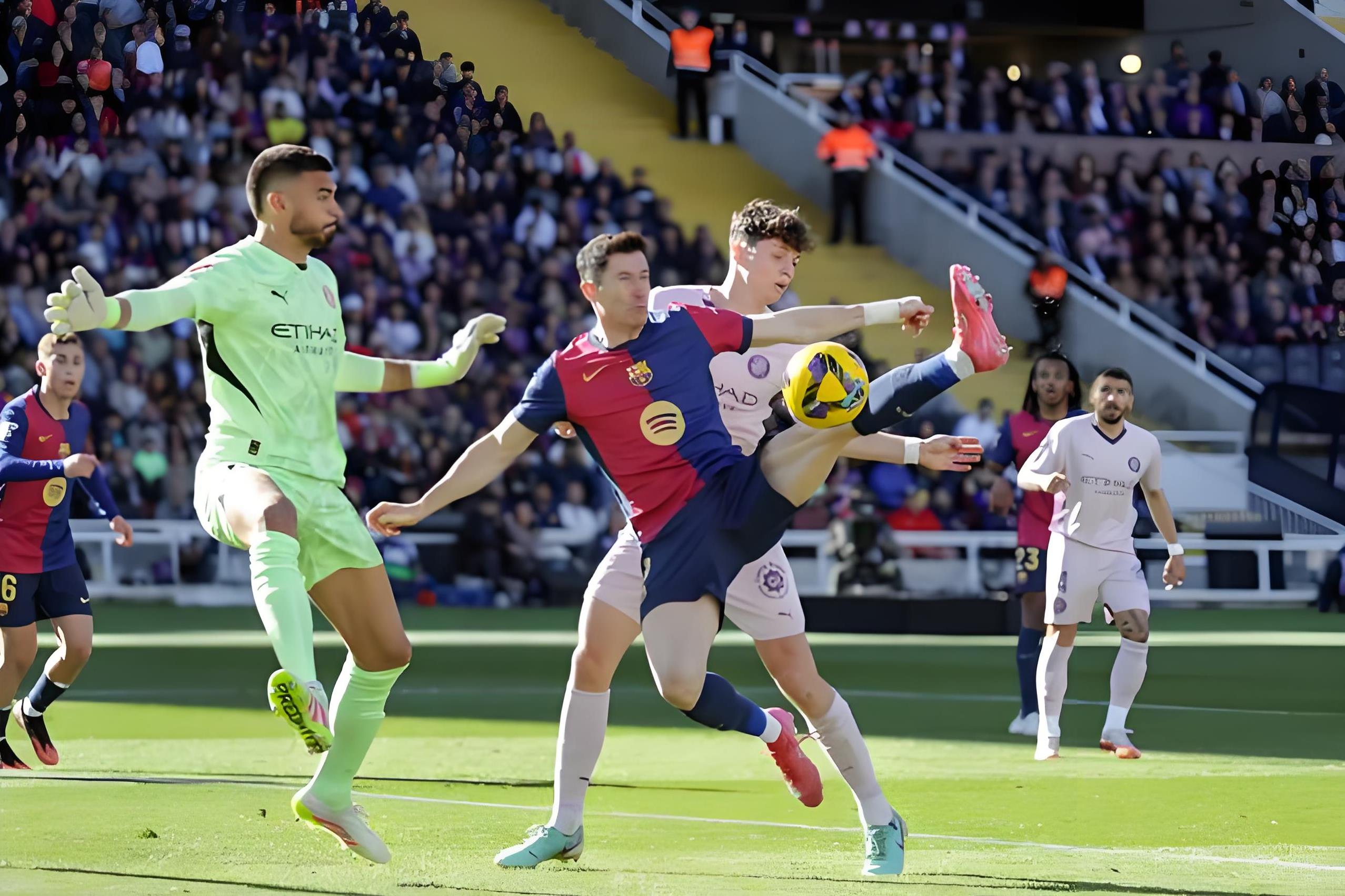 足球赛场上热闹非凡,球员技艺精湛耀眼的简单介绍 足球赛场上热闹非凡,球员技艺精湛耀眼的简单介绍