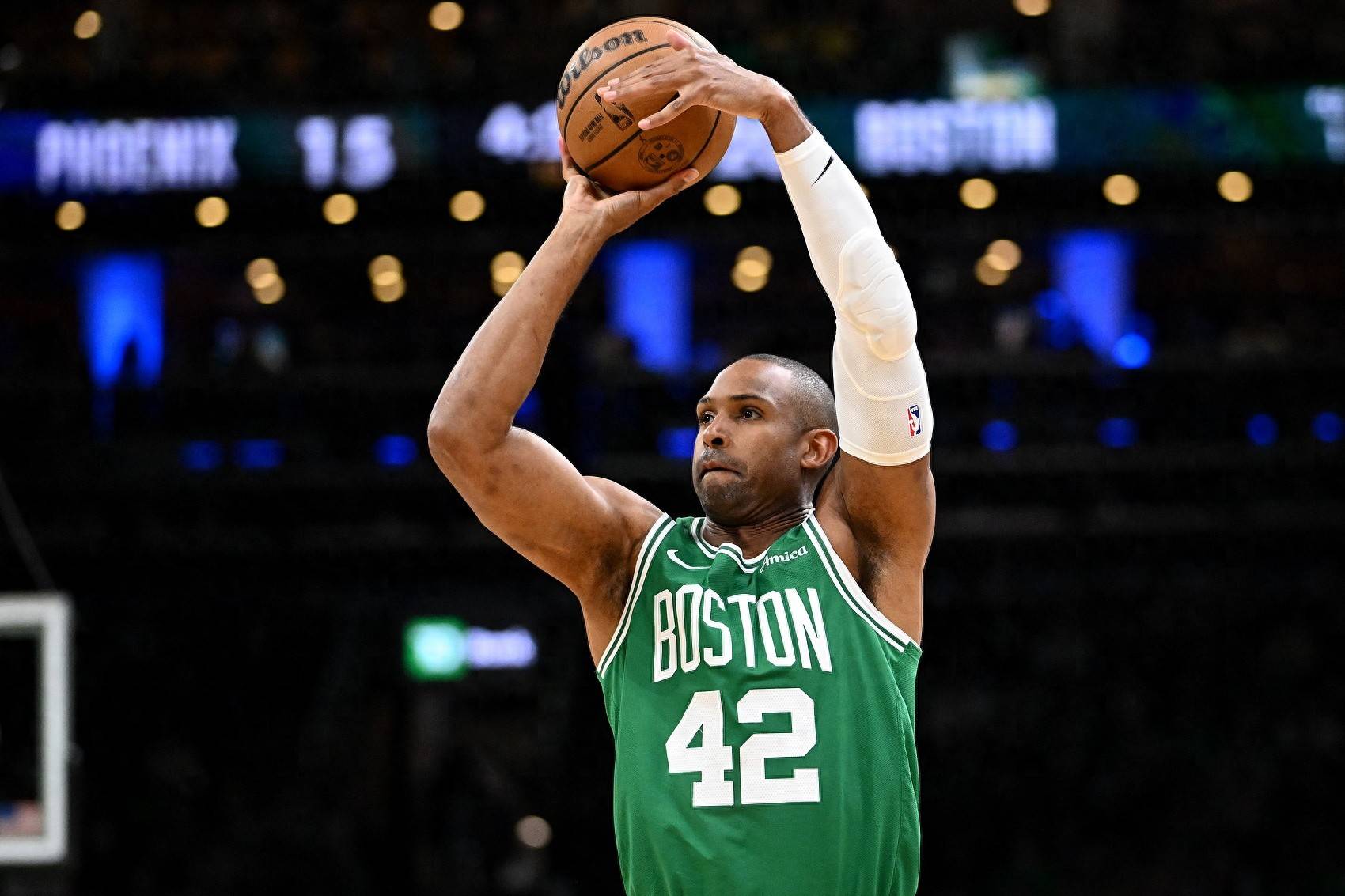 包含凯尔特人逆转黄蜂，赢得三连胜的词条